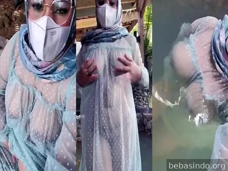 Bokep Indo Jilboobrs Bajunya Transparan di Kolam